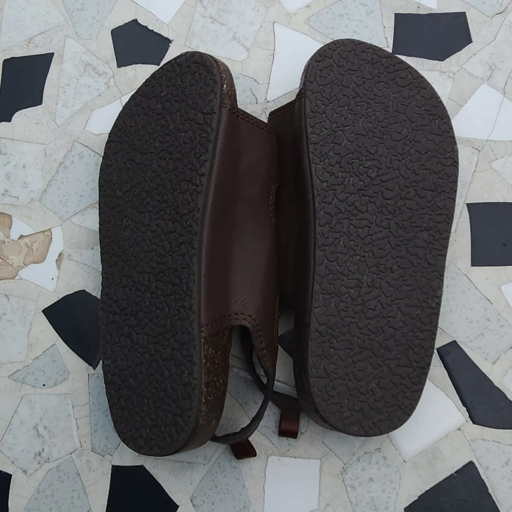 OshKosh B'gosh brown sandals 11M
